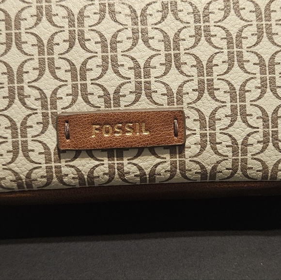 Fossil Purse - Picture 10 of 11